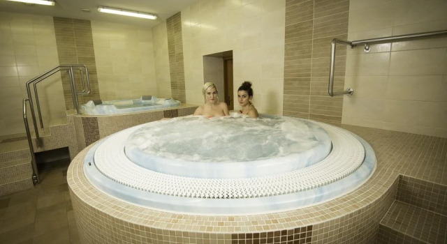 Hotel Skalka, Rezervovat Hotel Hotely v Žilinský kraj s parkováním, Parkování
