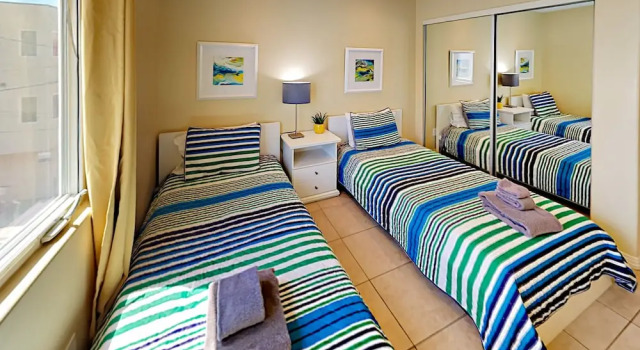 3br W/ Garage & Rooftop Deck - 1 Block To Beach 3 Bedroom Townhouse