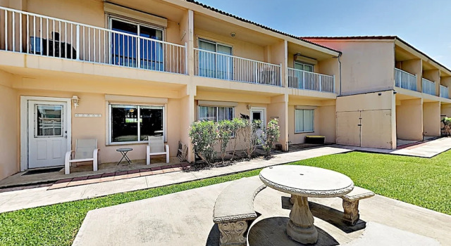 Charming At The Dolphins W/ Pool & Hot Tub 2 Bedroom Condo