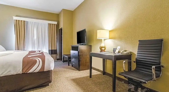 Четырёхместный люкс Quality Suites Graham - Burlington South