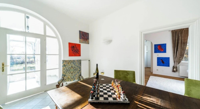 Villenetage Kunst am Berg mit Garten und Feuerstelle in Krems Stadt, Book Hotel Krems an der Donau 