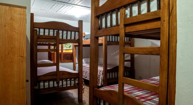 Кровать в общем номере Cafe Racer Hostel