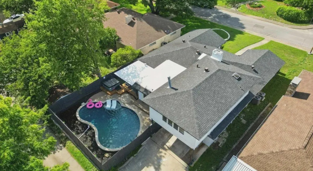 Коттедж Spacious 5BR 3BA Retreat With Pool & Hot Tub