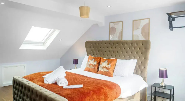 Spacious 6 Bedroom House in Bexleyheath, Varaa Lomakoti Mökit kohteessa Merseyside, Mökki