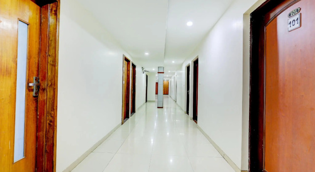 OYO 77491 Hotel Shreenath, Varaa Hotelli Valsad Gujarat