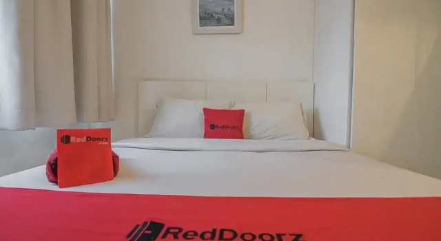 Люкс RedDoorz Plus near Parahyangan University