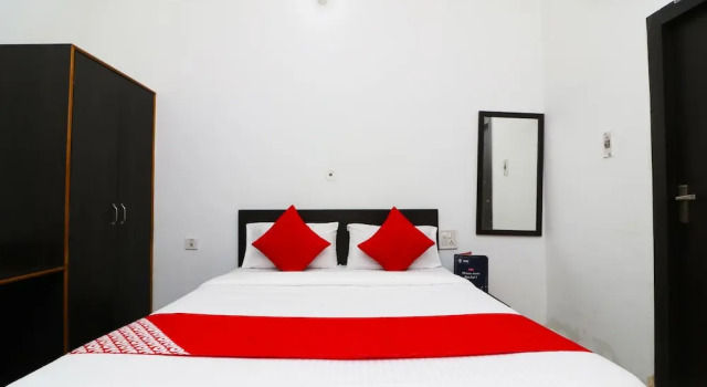 Номер Standard OYO 24199 Hotel Ojus Tower