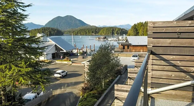 Люкс с балконом Tofino Resort + Marina