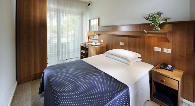 Hotel Mimosa, Book Hotel Hoteller i Friuli Venezia Giulia med parkering, Parkering