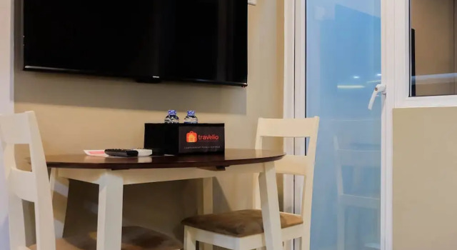 Номер Standard 1BR Fully Furnished Apartment at Green Pramuka