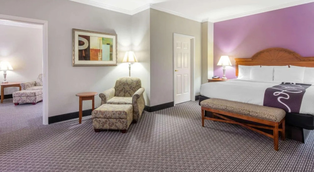 Двухместный люкс La Quinta Inn & Suites by Wyndham Gainesville