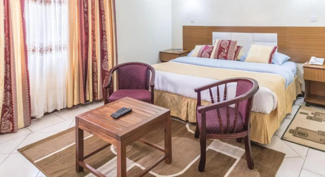 Three Steers Hotel, 예약 호텔 Muchiene 조식 포함 호텔, 아침 식사