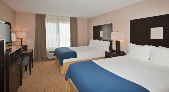 Четырёхместный номер Standard Holiday Inn Express Hotel & Suites Albuquerque Airport by IHG