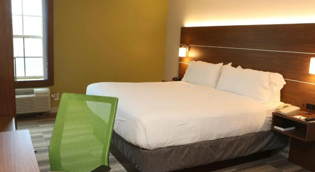 Номер Standard Holiday Inn Express Phoenix-Airport/University Drive by IHG