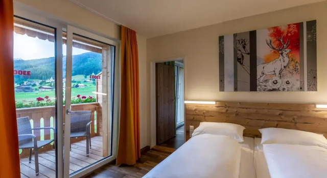 Семейный номер Standard с 2 комнатами с балконом и с видом на горы COOEE alpin Hotel Dachstein