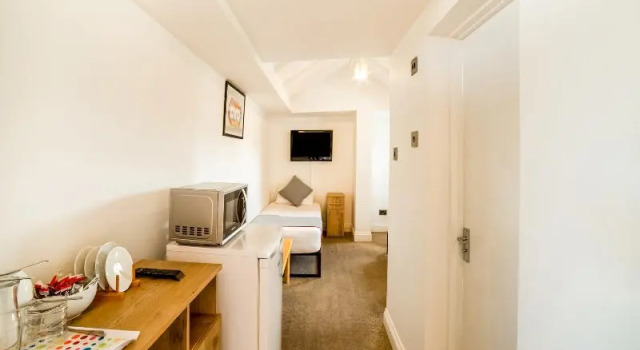Номер Standard OYO TamTam Acton Hotel