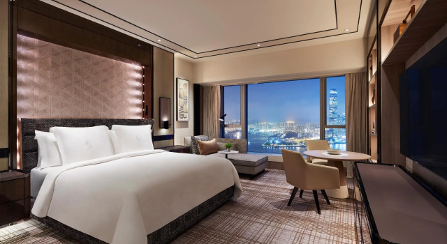 Двухместный номер Deluxe с видом на гавань Four Seasons Hotel Hong Kong