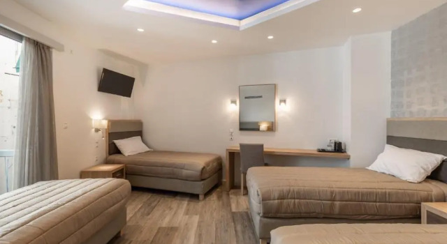 Четырёхместный номер Superior Xenophon Hotel
