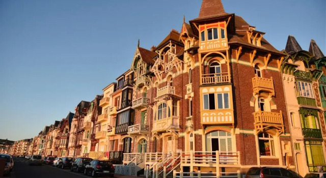 IDÉALEMENT SITUÉ "LE STUDIO" Les Locations ISAHORA sont aussi à 2 pas du Château d'Eu, des Falaises du Tréport, de MERS les Bains et aux portes de la BAIE DE SOMME, Book Apartment Eu 