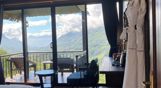 Двухместный номер Deluxe с балконом и с красивым видом из окна The Mong Village Resort & Spa