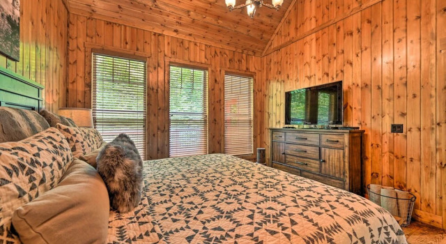 Luxe Broken Bow Cabin: Hot Tub ~ 3 Mi to Hochatown, Rezerwuj Hotel Hochatown Oklahoma