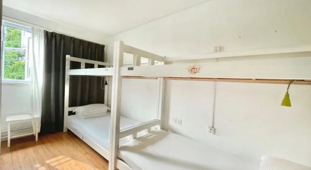 Кровать в общем номере (женский номер) Peking Garden Youth Hostel-Houhai&Nanluoguxiang&Drum tower-Cafe&Bar&Movie night&Social area&Rooftop
