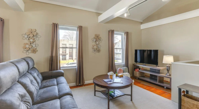 Walk to Dtwn: Seneca Falls Apt w/ Fire Pit!, Buchen Sie Ferienwohnung Seneca Falls Cayuga Lake Wine Trail