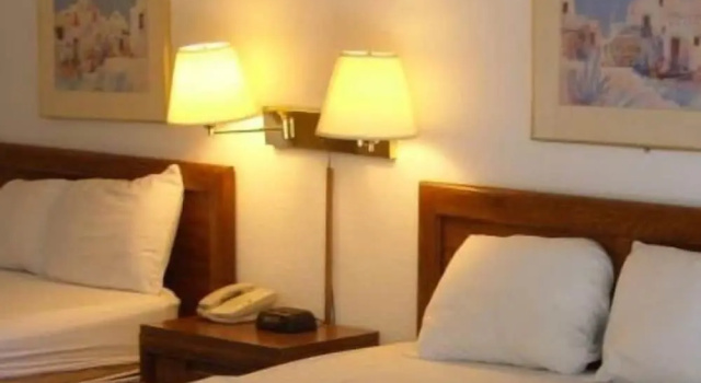 Четырёхместный номер Standard Ridge Crest Hotel