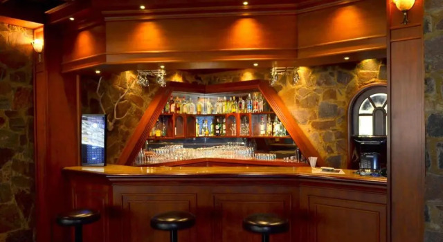 KYNROCK Airport Hotel