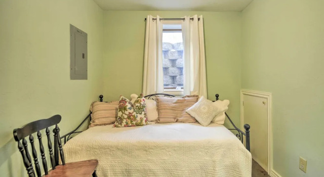 Коттедж Charming Cody Home, Walk to Downtown!