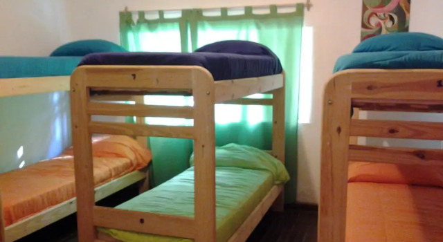 Кровать в общем номере с видом на горы Shanti Hostel