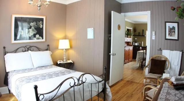 La Grange aux Hiboux Gîte et Restaurant B&B, Réserver Chambre d'hôtes La Baie Saguenay Region