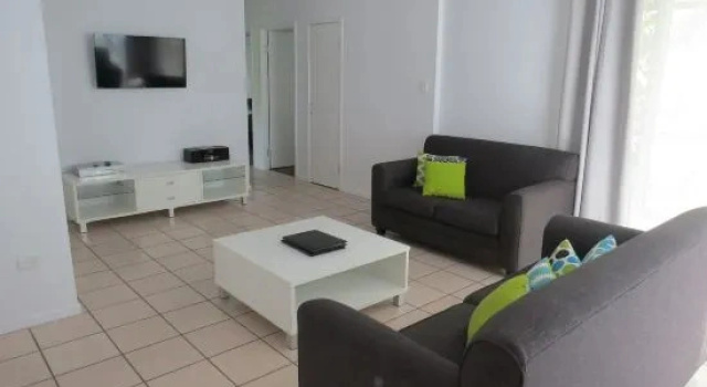 Четырёхместная вилла с 2 комнатами рядом с пляжем The Shores Holiday Apartments