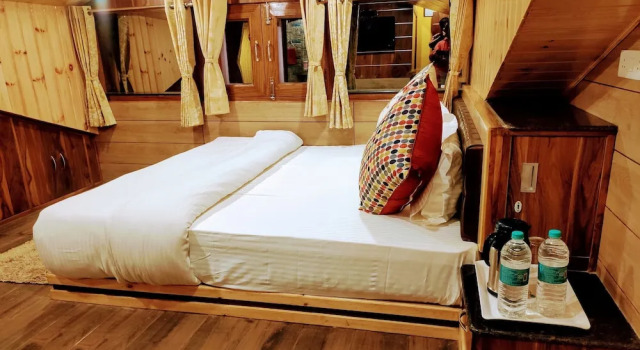 Коттедж с балконом Wood Stock