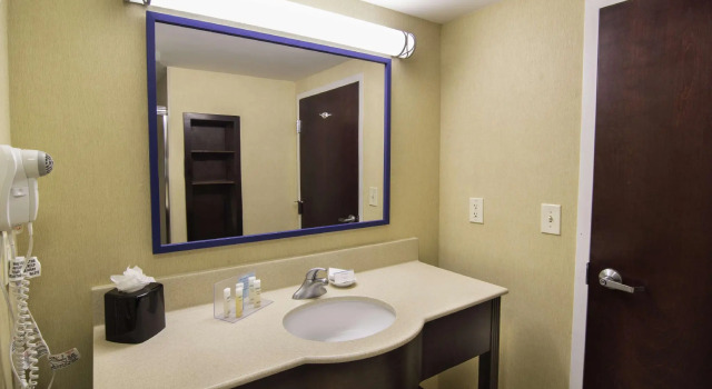 Четырёхместный номер Standard Hampton Inn Kingsland