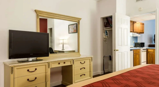 Двухместный люкс с балконом Econo Lodge Inn & Suites Lake Harmony - Pocono Mountains Area