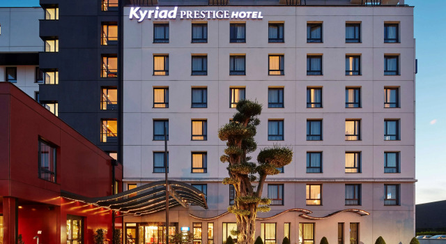 Kyriad Prestige Lyon Est - Saint Priest Eurexpo Hotel and Spa, Rezerwuj Ośrodek wypoczynkowy Hotele w Rhône z parkingiem, Parking