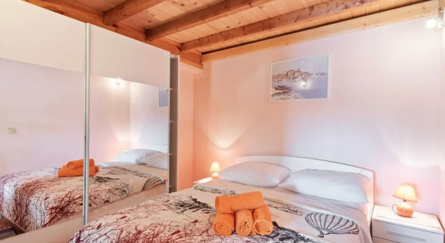Pleasant Holiday Home in Polača with Swimming Pool