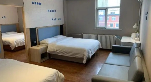 Люкс Home Inn Yiju Hotel (Qingdao May 4th Square Mixc City Zhiquan Road Metro Station Branch)