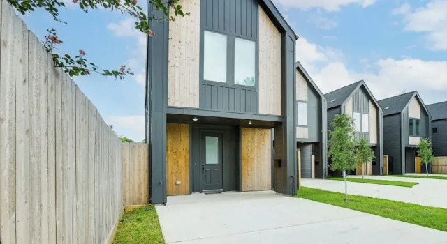 Modern Home w/ Private Yard in Northeast H-town!, Book Feriehus Houston Houston