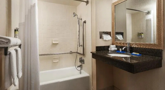 Двухместный номер Standard Holiday Inn Express at Monterey Bay by IHG