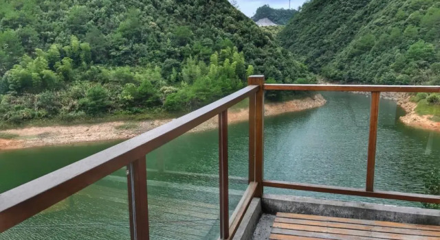 the Deyishe Inn in Thousand Island Lake, Book Hotel Hoteller i Chun'an med parkering, Parkering