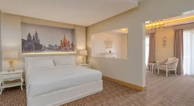 Люкс Royal Hotel Carlito Tagaytay