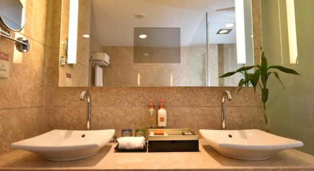 Клубный люкс Crowne Plaza Zhongshan Wing On City by IHG