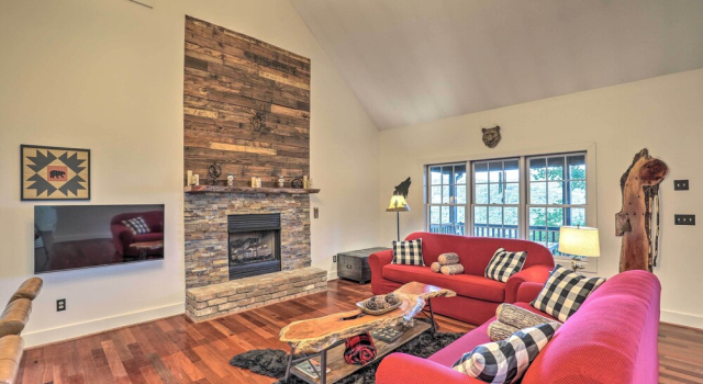 Tranquil Hendersonville Cabin w/ Mountain Views!