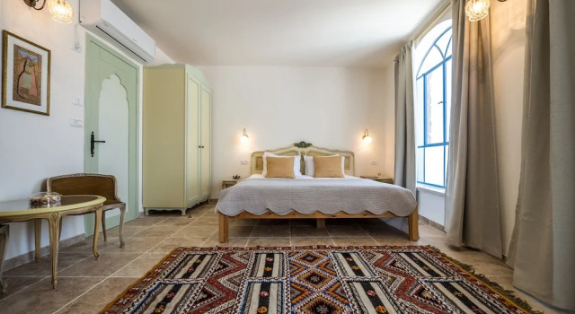 Полулюкс с балконом The Way Inn - Boutique Suites