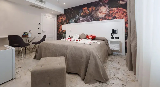 Полулюкс Hotel Manuela