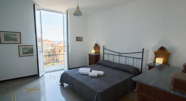 Appartamento di 5 locali,8 posti letto vista mare, Забронировать Апартаменты/квартира Апартаменты Варацце, рядом с Туристический порт Варацце, Апартаменты/квартира