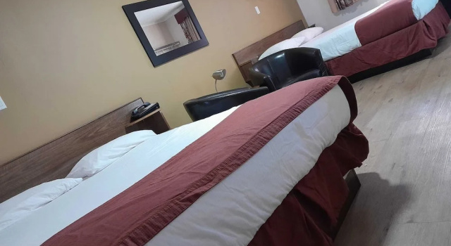 Четырёхместный номер Standard Travellers Motel