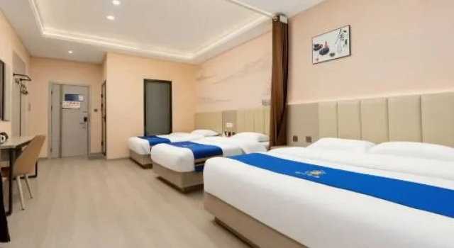 Кровать в общем номере Super 8 Hotel